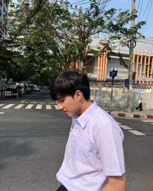 Trai Nimtawat Instagram - ความรักในวัยเรียนก็เหมือนจุดเทียนกลางสายฝน โอ้ะแต่เราเรียนจบแล้วนี่หน่า