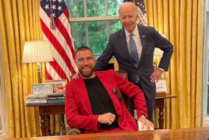 Travis Kelce Instagram - What an honor!! 🇺🇸 #chiefskingdom