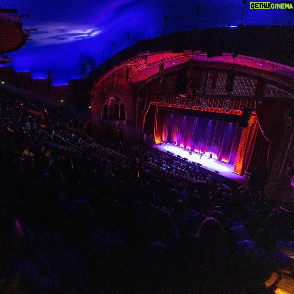 Trevor Noah Instagram - What a way to kick off the new tour!! 🤯 Atlanta, you are not messing around! Thank you to everyone that came out the first night! 🙏🏾 Now, let’s do it all over again tonight! 🙌🏾🔥#OffTheRecordTour 📷: @pbsthephotographer Fox Theatre Atlanta