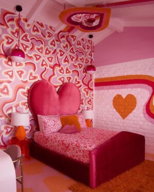 Trixie Mattel Instagram - 7 Rooms. 7 Themes. Which one is your favorite? Book your stay now at trixiemotel.com 💞

🦩 Pink Flamingo
❤️ Queen of Hearts
🛸 Atomic Bombshell
🌸 Flower Power
🐄 Yeehaw Cowgirl
🌴 Malibu Barbara
🍯 Oh Honeymoon

📸: @aprettycoolhoteltour