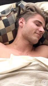Twan Kuyper Instagram - When you forget your single 🤣