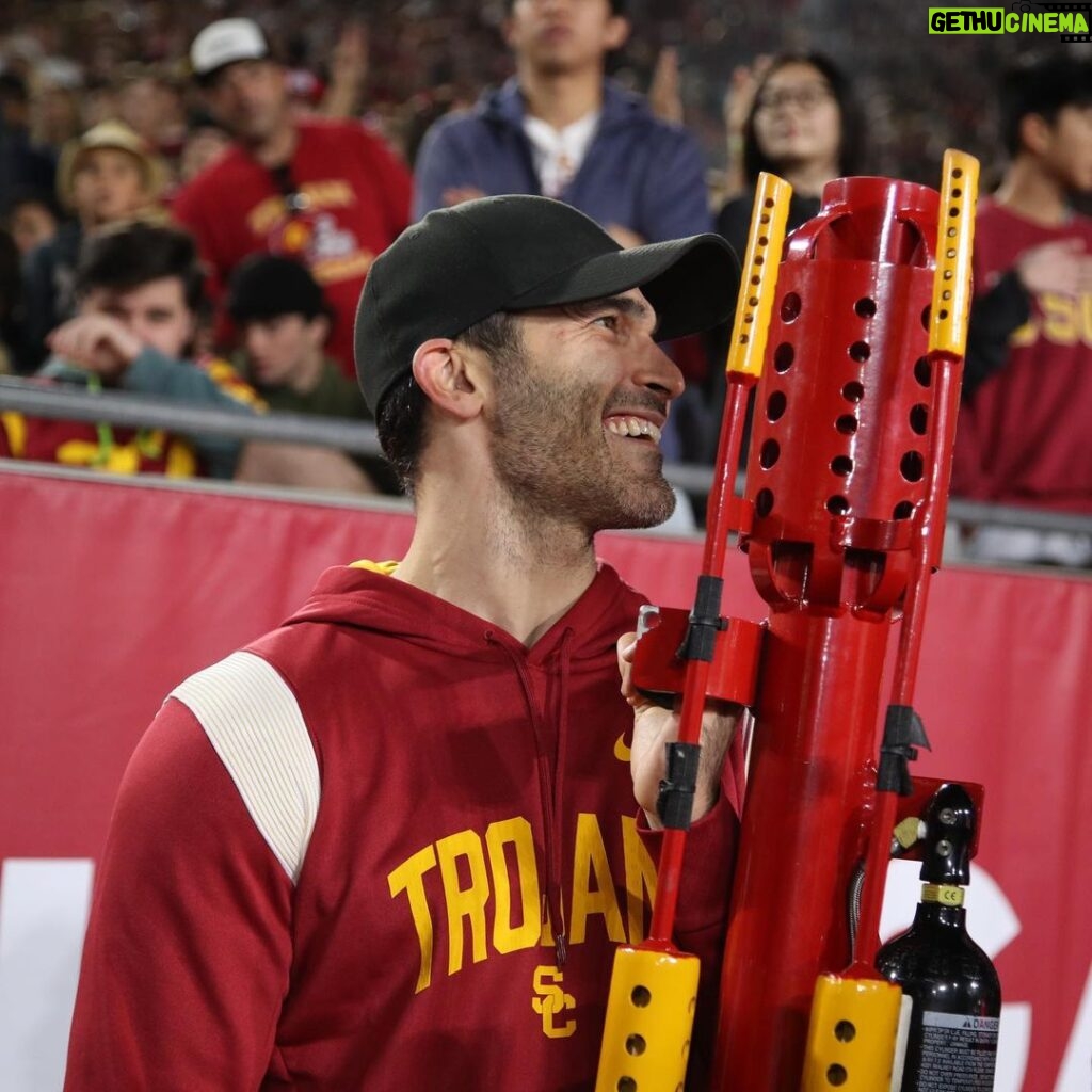 Tyler Hoechlin Instagram - Thank you to everyone at @usc_athletics (including your very talented photographer @jennychuangphotos) for an unforgettable night at the @lacoliseum . As a lifelong Trojan fan, I’m incredibly grateful to have shared the experience with my family - the ones who made me a fan from the very beginning. What an exceptional regular season. Congrats to everyone at @usc.fb ! Hard work pays off. Can’t wait to see what the coming days and weeks will bring. #CollegeFootballPlayoff #Heisman #FightOn