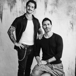 Tyler Hoechlin Instagram - Well, another year and as you can see, another very boring San Diego Comic Con with some very very boring people. I mean honestly, could we be having any less fun? Just scroll through and see for yourself.

What a trip to be back at @sdcc2022 with @teenwolf for the #TeenWolfMovie. I absolutely love these guys. I’m so grateful we were asked to get the band back together to do it all again. I can only hope everyone who checks out the movie (on @paramountplus *cough cough*) enjoys watching it as much as we enjoyed making it. 

Also, I think photo #6 really speaks to our dynamic. 

@jeffdavis1375 
@tylerposey58 
And such a nice surprise meeting the one and only @sarahmgellar . An absolute pro and incredibly kind. ‘‘Twas a pleasure.