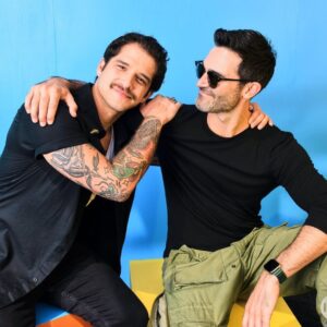 Tyler Hoechlin Instagram - Well, another year and as you can see, another very boring San Diego Comic Con with some very very boring people. I mean honestly, could we be having any less fun? Just scroll through and see for yourself.

What a trip to be back at @sdcc2022 with @teenwolf for the #TeenWolfMovie. I absolutely love these guys. I’m so grateful we were asked to get the band back together to do it all again. I can only hope everyone who checks out the movie (on @paramountplus *cough cough*) enjoys watching it as much as we enjoyed making it. 

Also, I think photo #6 really speaks to our dynamic. 

@jeffdavis1375 
@tylerposey58 
And such a nice surprise meeting the one and only @sarahmgellar . An absolute pro and incredibly kind. ‘‘Twas a pleasure.