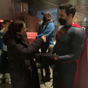 Tyler Hoechlin Instagram - @cwsupermanandlois Episode 7 tonight! Check it out to see who wins this epic thumb war battle. 
@bitsietulloch , you’re goin’ down.