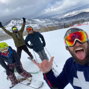 Tyler Hoechlin Instagram - What an amazing way to do Sundance... for the first time! Congrats to everyone that worked so incredibly hard on Palm Springs. What this film has to say about relationships and how we treat others is beautiful and I’m incredibly proud and grateful to be any part of telling this story. So thank you thank you thank you to everyone involved.
@andysamberg 
@cristinmilioti 
@camimendes 
@merediththeweasel 
@thelonelyisland 
@pangeerz 
@tongayi.chirisa 
JK Simmons

And of course my brothers on the mountain:
@amstowell 
And P.A. A.R.Stowell