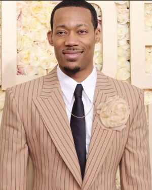 Tyler James Williams Instagram - Golden Globes ‘24

Tux: @dolcegabbana 
Jewelry: @cartier @davidyurman 
Styled by: @ilariaurbinati
Grooming: @crazysexybeautifoe