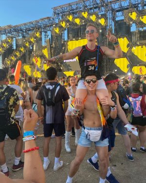 Tyler Oakley Instagram - hbd to my wiggly giggly festival sis @jaesyun 🎈can’t wait to reunite under the electric sky with you soon ✨👯