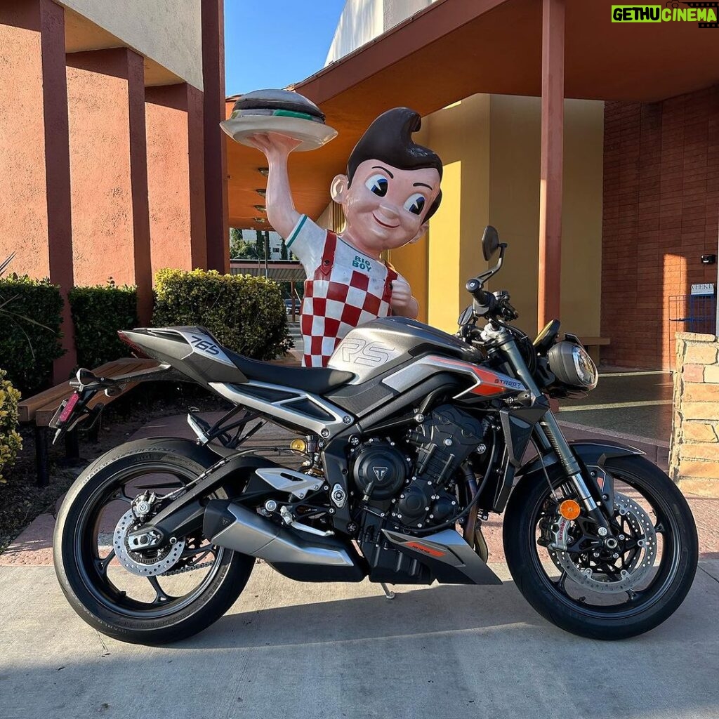 Tyler Posey Instagram - Triumph this bike is beautiful inside and out. Good work. One of the most fun bikes I’ve ever been on. Highly recommend. Ride safe! #streettriplers