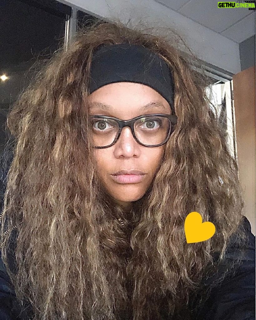 Tyra Banks Instagram - Saturday relaxing realness 💛