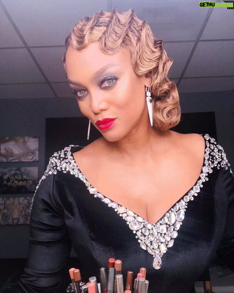 Tyra Banks Instagram - Retro glam with a lil @charlidamelio surprise. She gave me a gift. It smells good. So I modeled with it. Not an ad. Just love. Congrats on your #DWTS win, beautiful girl! 💛