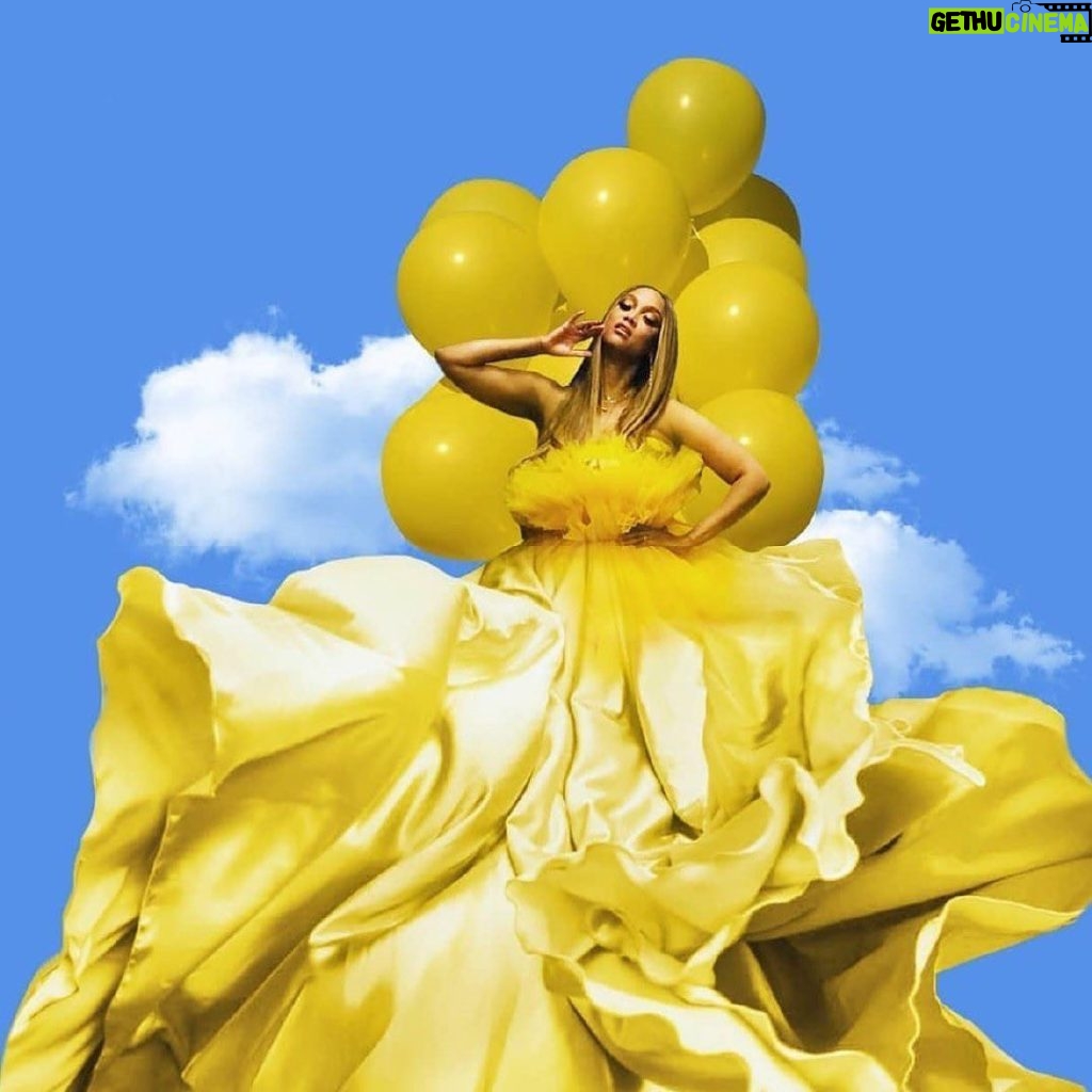 Tyra Banks Instagram - Float way with me. Fashionably. 💛 . . . #Yellow #Balloons #FanArt