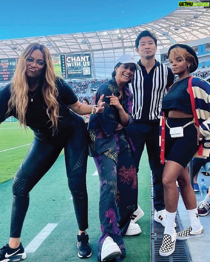 Tyra Banks Instagram - Gurrrrl, this is some serious girl power. @lilly invited me and the fam to the ⚽️ @weareangelcity game and it was soooo fun! Plus, I got to meet @simuliu (OMG!) and chill with @janellemonae (Yaaas!), all in my hometown of L.A. We love you, Lilly! 💛 . #ACFC
