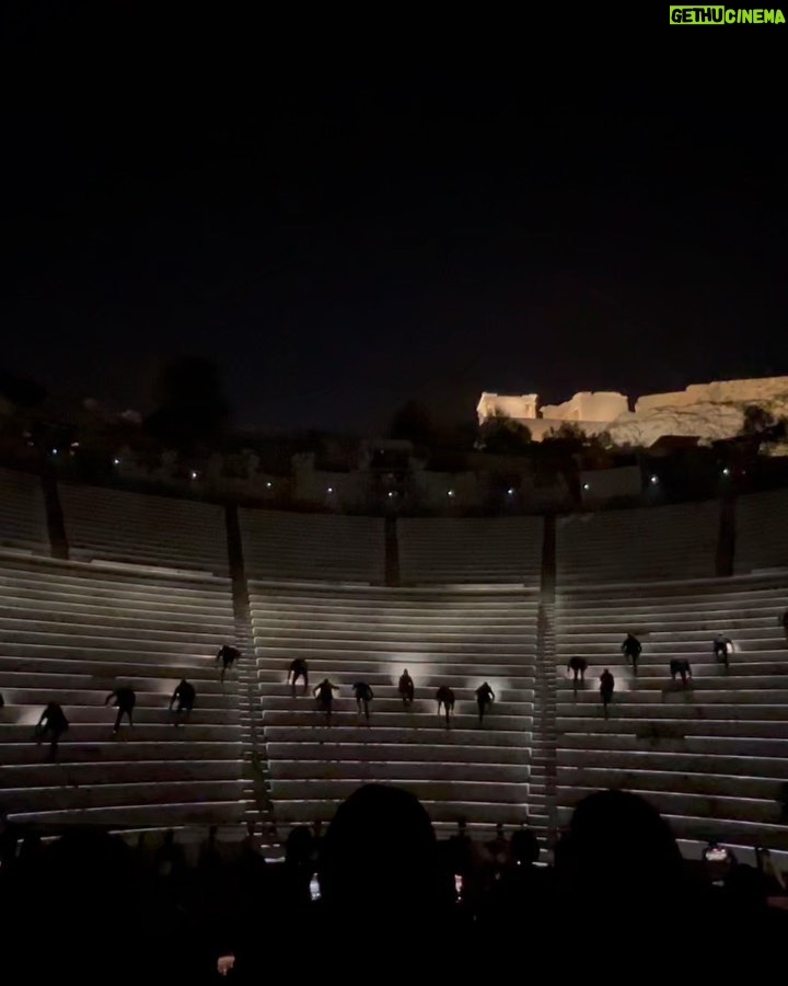 Urassaya Sperbund Instagram - Absolutely stunning, ไม่มีคำพูดเลยค่ะ ทั้งการแสดง ทั้งสถานที่ และ #lvdeeptime คืออ้าปากค้างไปเลยยย สวยเหลือเกินนน #lvhighjewelry Odeon of Herodes Atticus