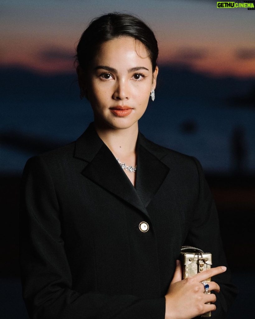 Urassaya Sperbund Instagram - Surrounded by so much beauty 🫶🏼what a dream to be here with #LVHighJewelry in Greece! @louisvuitton @francescaamfitheatrof Amanzoe