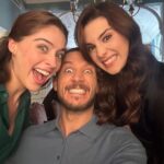 Uraz Kaygılaroğlu Instagram - heyecanla akşamı bekliyoruz. herkese iyi seyirler ve sevgiler⭐️⭐️⭐️ @saklabeniresmi