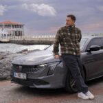 Uraz Kaygılaroğlu Instagram - Moda manzarası #Peugeot508 ile daha da göz alıcı🦁 #GözAlıcıSürüş @peugeotturkiye #işbirliği