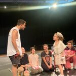 Uraz Kaygılaroğlu Instagram - provalarımıza katılıp @sebnemsonmezofficial in yokluğunda yerini marke eden Ada Hanıma teşekkür ederiz.😍 #AşıkShakespeare @zorlu_psm @serdarbilis