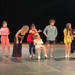Uraz Kaygılaroğlu Instagram - provalarımıza katılıp @sebnemsonmezofficial in yokluğunda yerini marke eden Ada Hanıma teşekkür ederiz.😍 #AşıkShakespeare @zorlu_psm @serdarbilis