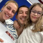 Uraz Kaygılaroğlu Instagram - ne kadar hızlısın zaman. dün doğdun, bugün ise ilk karneni aldın. başarıların daim olsun, yüzün hep gülsün güzel kız♥️