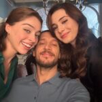 Uraz Kaygılaroğlu Instagram - heyecanla akşamı bekliyoruz. herkese iyi seyirler ve sevgiler⭐️⭐️⭐️ @saklabeniresmi