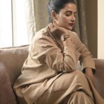 Ushasi Ray Instagram - Spring breaks loose 🍂 📸 @sourav3934 @suvadip_palai 🧥 @kiara_sen111 💄 @pritha_dutta_official Kolkata