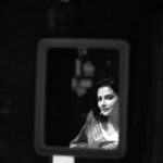 Ushasi Ray Instagram - शायद यह बहस ही, शहर की नब्ज़ है।। Poem by Amrita Pritam Concept @barun_uranchhu Capture @ami_baundule Edit @sahilrocxtar1 Saree @style_by_madhab @threaded_madhab