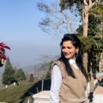 Ushasi Ray Instagram - Beautiful @ushasi enjoying her vacation with her girl gang at Darjeeling @chhotahaazribytherajbaribawali resort. Darjeeling,kalimpong