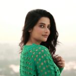 Ushasi Ray Instagram - There are two sides to every story, and I am here to reveal both.”....#Shoot #mood 📽 @tales_by_suvyn 💄 @s_d_makeup_world_ 👚 @hittingfashion 🧢 Yours truly 😉 🏢 @thewestinkolkata WESTIN Kolkata Rajarhat