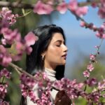 Ushasi Ray Instagram - 🌸🌸🌸🌸🌸 📸 @yudhajit_dey 📍 @chhotahaazribytherajbaribawali Mim Tea Estate, Sukhia, Darjeeling, West Bengal, India.