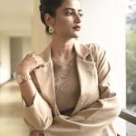 Ushasi Ray Instagram - Spring breaks loose 🍂 📸 @sourav3934 @suvadip_palai 🧥 @kiara_sen111 💄 @pritha_dutta_official Kolkata