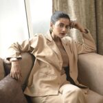 Ushasi Ray Instagram - Spring breaks loose 🍂 📸 @sourav3934 @suvadip_palai 🧥 @kiara_sen111 💄 @pritha_dutta_official Kolkata
