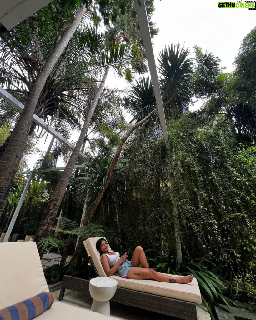 Uus Instagram - Thank u @whitegoosebali for having us! Maap kalo kami meninggalkan banyak bercak di seprei. 🙇 White Goose Hotel Bali