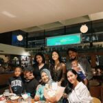 Uus Instagram - Mama itu ma yang diulang, karna mama itu tugasnya mengulang. Setelah anak pertama bisa baca, tulis, ngomong lalu ngulang lagi ke anak berikutnya. Setelah mereka dewasa banyak ngelakuin kesalahan lalu diulang, terus anak berikutnya juga ngulang, berkali-kali berulang maafin. Kata-kata “iya janji ga akan ngulangin lagi” diterima saja walau yakin akan berulang. Yah namanya juga idup pasti ada ngulangnya, uda sering ngulang juga belum tentu soal ujiannya sama kaya yg udah sering diulang. Karena disetiap pengulangan, tidak semua masuk perhitungan 😊 Happy bday mom @menu.menuk doa untukmu selalu berulang, walau selalu kubilang. 😘