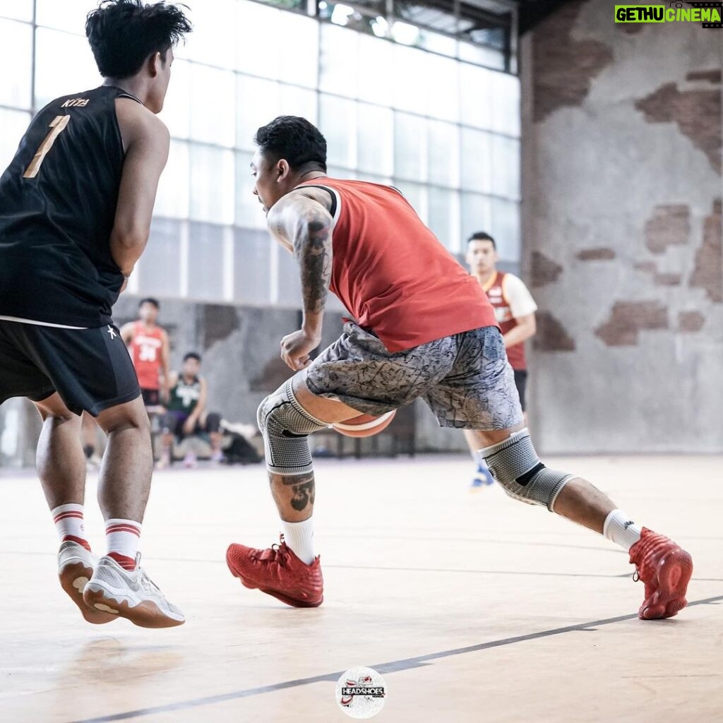 Uus Instagram - Dear @inouetake88 kalo SlamDunk ada live actionnya saya boleh ya ikut casting jadi Hanamichi Sakuragi. 🙇 📸 @afdnvl @21journey.tm @headshoes.id