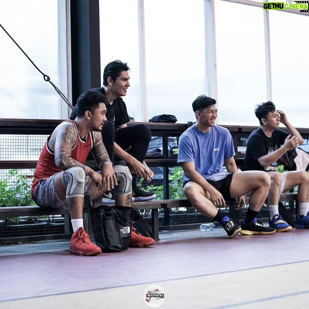 Uus Instagram - Dear @inouetake88 kalo SlamDunk ada live actionnya saya boleh ya ikut casting jadi Hanamichi Sakuragi. 🙇 📸 @afdnvl @21journey.tm @headshoes.id