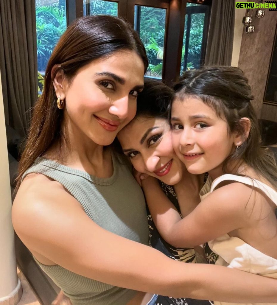 Vaani Kapoor Instagram - Sending infinite love to all the phenomenal women who make my world a brighter place. Happy Women’s Day ♥️🧿 #Grateful