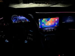 Valentin Petukhov Instagram - Неделю отъездил в счастье на Mercedes EQS 53 AMG. Очень странная вафля, мы снимали «гражданскую» версию когда еще Mercedes собирался их официально продавать. 

А теперь ты просто обращаешься к ребятам из @continentmotors (им как раз и спасибо за предоставленную возможность) и либо берешь в прокат покататься и осознать, либо заказываешь что хочешь с географией - весь мир. Все под ключ, в лучшем виде.

Что касается самого EQS. Внешне спорно, внутри тотальный кайф, особенно вечером с подсветками и экранами. Запас хода реальный ~400, чего вполне достаточно.
AMG чуть собранней «обычной» версии и многим может быть жестким. Но мне понравилось. Электрический S-class еще и AMG. Это ли не мечта? Покатался, понял, что для меня нет. А теперь отдам @diamagneticru, большому ценителю трех букв, чтоб он ловко съездил на нем, пострадал и видос для вас снял.

Хотел его чистеньким снять, но погода такая, что пока с мойки доехал - получите. 😅🙈

А, да. Фото сделаны на Galaxy S23 Ultra.