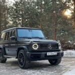Valentin Petukhov Instagram - В этом году сделал себе вот такой подарок. Супер нерациональный, все как я люблю. 😅 Но самое забавное, что понял с этой машиной, что через нее я познакомился с фантастическим @maxdeikin из @deikin_exhaust и провел кайфовый день в Калуге. Развиртуализировался с @goshaturbogeek из @goshaturbotech и мы тааак пересекаемся по некоторым темам, что держитесь в следующем году. 👌 Был в легком культурном шоке как ловко и быстро работает Гоша, это уровень. 💪 Видео в карусели я записывал @andrey_sm8 из @stuttgart_garage, куда машина ездит на процедуры. Ну и конечно планы с ребятами из @fattonystudio на следующий год тоже есть. Уже стоит титановый выхлоп, Stage 1, доводчики, keyless и всякие приколюхи. Но это только начало. Всех с наступающим. 💪 Я теперь обладатель самого попсового набора в галактике - М5 и G63. 😂 Верьте в себя, здоровья близким и мирного неба.