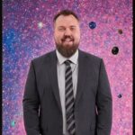 Valentin Petukhov Instagram - Нейросеть Lensa (которая всех того самого за сутки) нагенерила мне аватарок. Даже не знаю какую выбрать, помогайте.