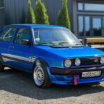 Valentin Petukhov Instagram - Стало/было. 🙈 Помните наш Golf GTI MKII по цене iPhone? Мы купили его в 2018 за 75 тысяч рублей. С тех пор автомобиль претерпел много разных метаморфоз. Был коралловым, очень умным, открывал багажник и окна с Алисы и прочие радости. Ментально мы его завершили, но по факту там оставалось что сделать. И вот спустя пару лет решили довести до идеала. Илья @jc_ru взялся закончить. Уже выглядит 😍, осталось по мелочи допилить, там DSG поставить... 😊 Сколько в него с тех пор вложено денег? Лучше не спрашивайте. 🥵