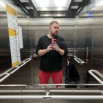 Valentin Petukhov Instagram - Вот в таких красных штанах полетел в Тольятти за красной Лада Гранта Классик 22, прости Господи. Без ABS и подушек, как положено.