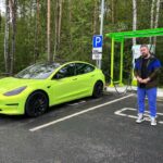 Valentin Petukhov Instagram - Импортозамещение. Нормальный автомобиль, мне даже нравится. 😂🤘