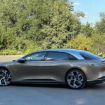 Valentin Petukhov Instagram - Покатался несколько дней на Lucid Air от @lucidmotors. Спасибо ребятам из @electromania.moscow за возможность. Классная тачка, 1111 сил я не знаю где там, моя М5 быстрее, но машина кайфовая. Особенно обидно, что чуваки за пару миллиардов все это сделали. В смысле, это не прям космические деньги. Возникает вопрос - почему у нас так не могут? Los Angeles, California