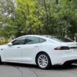 Valentin Petukhov Instagram - Вот я и стал «счастливым» обладателем Tesla Model S из Минска. В первую очередь хочется сказать спасибо ребятам из @biggeekru, которые с энтузиазмом вписались в этот блудняк и на чьих двух теслах мы совершили вояж. Конечно же @jc_ru и все кто присоединился к поездке. Лучшие. Теперь по машине. Купил не то что хотел, но так даже забавней. Версия 100D, 2019 год, 44000 пробега в классном состоянии. Понятно дело американка, была бита в правую заднюю часть не сильно, безопасность не стреляла. Самый шик - полный автопилот. Мог ли я купить Plaid 2022? В целом мог, но лишать себя такого веселья? И вот тут начинается самое интересное. Срочно меняем колеса на 21, машину в матовую пленку, весь хром в черный. В итоге быстро должно получиться по внешке как на 4 фото. Ток еще карбона побольше. Внутри пофиксить экран (3 фото). Желтый клей это тесла бич. Лечится УФ. Деревяху меняем на карбон, черный салон на белый ($4-5 тыс) и еще кастомный приколов (типа как на 5 фото). А дальше… повстречался с ребятами из @teslashop_by, они говорят клетка от Plaid встает и вот тебе 3 мотора и 1000+ сил. В общем, планирую развлекаться как не в себя. Но вообще Tesla дрова что пздц, автопилот раздут маркетингом и так далее. В каком-нибудь 223 автопилот ничем не хуже. Но это уже другая история, stay tuned, как говорится. 😊