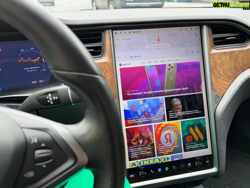 Valentin Petukhov Instagram - Вот я и стал «счастливым» обладателем Tesla Model S из Минска. В первую очередь хочется сказать спасибо ребятам из @biggeekru, которые с энтузиазмом вписались в этот блудняк и на чьих двух теслах мы совершили вояж. Конечно же @jc_ru и все кто присоединился к поездке. Лучшие. Теперь по машине. Купил не то что хотел, но так даже забавней. Версия 100D, 2019 год, 44000 пробега в классном состоянии. Понятно дело американка, была бита в правую заднюю часть не сильно, безопасность не стреляла. Самый шик - полный автопилот. Мог ли я купить Plaid 2022? В целом мог, но лишать себя такого веселья? И вот тут начинается самое интересное. Срочно меняем колеса на 21, машину в матовую пленку, весь хром в черный. В итоге быстро должно получиться по внешке как на 4 фото. Ток еще карбона побольше. Внутри пофиксить экран (3 фото). Желтый клей это тесла бич. Лечится УФ. Деревяху меняем на карбон, черный салон на белый ($4-5 тыс) и еще кастомный приколов (типа как на 5 фото). А дальше… повстречался с ребятами из @teslashop_by, они говорят клетка от Plaid встает и вот тебе 3 мотора и 1000+ сил. В общем, планирую развлекаться как не в себя. Но вообще Tesla дрова что пздц, автопилот раздут маркетингом и так далее. В каком-нибудь 223 автопилот ничем не хуже. Но это уже другая история, stay tuned, как говорится. 😊