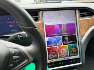Valentin Petukhov Instagram - Вот я и стал «счастливым» обладателем Tesla Model S из Минска. В первую очередь хочется сказать спасибо ребятам из @biggeekru, которые с энтузиазмом вписались в этот блудняк и на чьих двух теслах мы совершили вояж. Конечно же @jc_ru и все кто присоединился к поездке. Лучшие. 

Теперь по машине. Купил не то что хотел, но так даже забавней. Версия 100D, 2019 год, 44000 пробега в классном состоянии. Понятно дело американка, была бита в правую заднюю часть не сильно, безопасность не стреляла. Самый шик - полный автопилот. 
Мог ли я купить Plaid 2022? В целом мог, но лишать себя такого веселья?

И вот тут начинается самое интересное. Срочно меняем колеса на 21, машину в матовую пленку, весь хром в черный. В итоге быстро должно получиться по внешке как на 4 фото. Ток еще карбона побольше. 
Внутри пофиксить экран (3 фото). Желтый клей это тесла бич. Лечится УФ. Деревяху меняем на карбон, черный салон на белый ($4-5 тыс) и еще кастомный приколов (типа как на 5 фото). А дальше… повстречался с ребятами из @teslashop_by, они говорят клетка от Plaid встает и вот тебе 3 мотора и 1000+ сил. В общем, планирую развлекаться как не в себя. 
Но вообще Tesla дрова что пздц, автопилот раздут маркетингом и так далее. В каком-нибудь 223 автопилот ничем не хуже. Но это уже другая история, stay tuned, как говорится. 😊