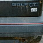 Valentin Petukhov Instagram - Стало/было. 🙈 Помните наш Golf GTI MKII по цене iPhone? Мы купили его в 2018 за 75 тысяч рублей. С тех пор автомобиль претерпел много разных метаморфоз. Был коралловым, очень умным, открывал багажник и окна с Алисы и прочие радости. Ментально мы его завершили, но по факту там оставалось что сделать. И вот спустя пару лет решили довести до идеала. Илья @jc_ru взялся закончить. Уже выглядит 😍, осталось по мелочи допилить, там DSG поставить... 😊 Сколько в него с тех пор вложено денег? Лучше не спрашивайте. 🥵