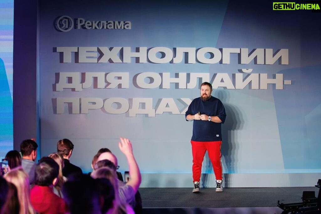 Valentin Petukhov Instagram - Хочешь продавать в интернете - спроси меня как. 😊 Новосибирск, Сибирь