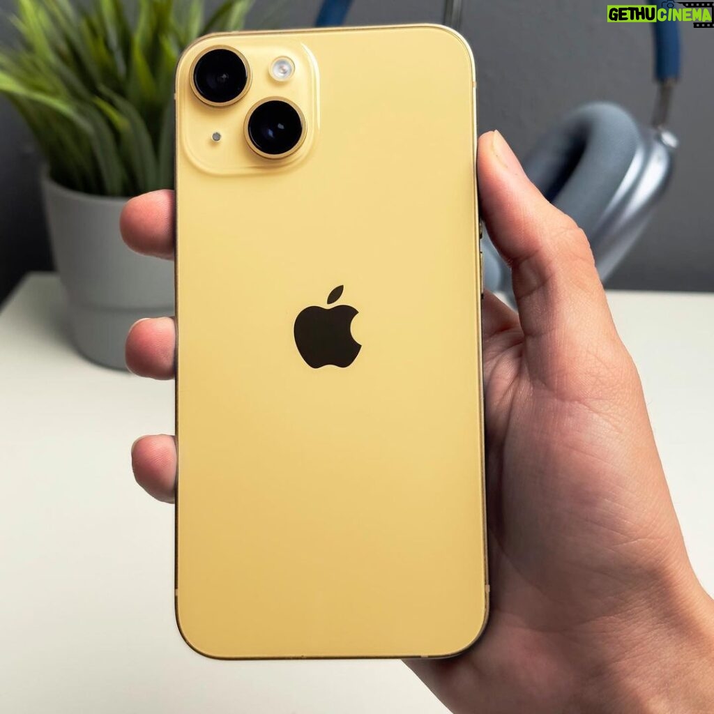Valentin Petukhov Instagram - Вроде как на этой неделе ожидаются какие-то анонсы от Apple. Среди которых весенний iPhone 14 в желтом. Plus, очевидно, тоже получит новый-старый цвет.